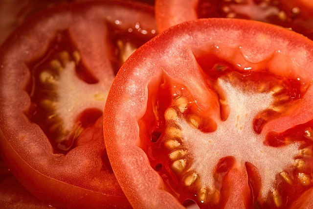 rajčata v řezu